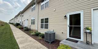 Tri level 2 bed, 2.5 bath Condo! Lakeridge School District. Gallery 3