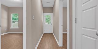 Charming 2-Bed Home for Rent in East Memphis Gallery 16