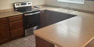 Great Location! Lots of Amenities Gallery 7