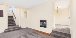 Redmond 3 Bedroom 1.5 Bath Garage Duplex Gallery 9