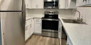 RENOVATED APARTMENT WITH IN-UNIT WASHER-DRYER & GARAGE PARKING! Gallery 6