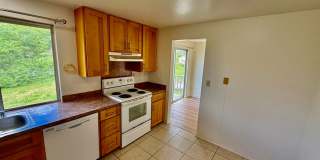 4 BR/2.5 BA/4 PK/Available May 1 Gallery 5