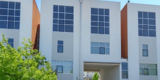 $1,000 OFF FIRST MONTH'S RENT!! Spacious 3 bedroom / 2.5 Bath Apartment in Emeryville, CA. Gallery 1