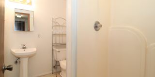 654 West Adams Street Gallery 5