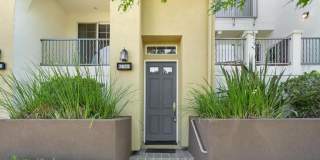Gorgeous 2 Bed 2 Bath Dublin Townhome with Amenities! Centrally Located! Gallery 5
