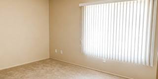Spacious Upstairs 3 Bed 2.5 Bath Townhouse with 2 Car Tandem Garage Gallery 6