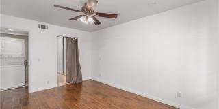 5520 Owensmouth Gallery 8
