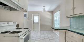 Cute 3/1 with carport! Gallery 7