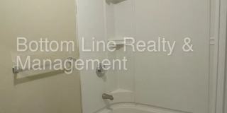 Room in 3 Bedroom Home at Plainview Rd Gallery 14