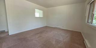 *AVAILABLE NOW* 3 Bedroom in Martin Acres, Huge Yard Gallery 3