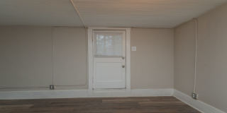 $650- Updated 2 bed/1 bath apartment near Medical Center, with brand-new appliances! Gallery 5