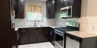 Adorable 3 Bedroom, 2 Bath on N Summit Gallery 12