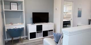 2089 White Feather Loop Gallery 1
