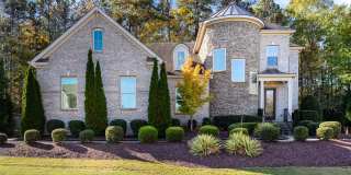 Stunning 5-Bedroom, 5-Bathroom Home with Chef's Kitchen and Luxurious Features Gallery 1