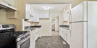 Spacious 3 Bed, 2 Bath Home with 1-Car Garage Near Downtown Kansas City Gallery 3