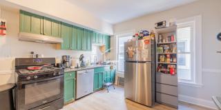Spacious Apt w. Bonus office! Heat and Hot Water Included! Near T Spacious Apt w. Bonus office! Heat and Hot Water Included! Near T Gallery 1