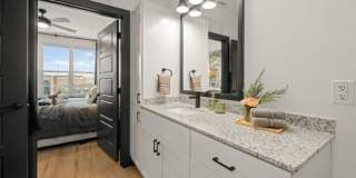 Bennet at BullStreet Gallery 11