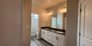 4 BEDROOM SANDHOLLOW TOWNHOME FOR RENT! Gallery 19