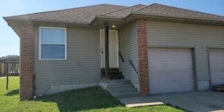 2 bedroom 2 bath duplex in Clever! Gallery 1