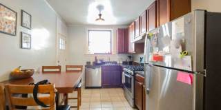 3300-02 N. Claremont / 2334-44 W. School Gallery 22