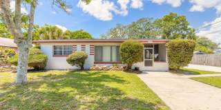 2/1 plus bonus room in Holly Hill Gallery 1