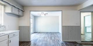 Centrally Located 3 bedroom 2 bathroom house! Gallery 22