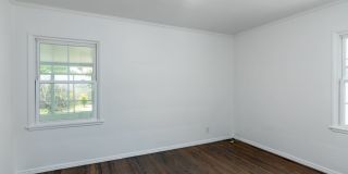 Charming single story home in heart of Reseda Gallery 7