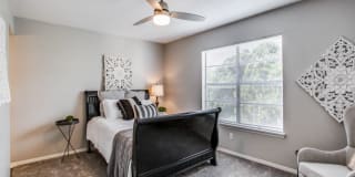 Greenbrier Apartments Gallery 1