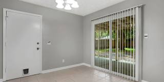 3 bedroom 2 bath home in Village Green Gallery 10