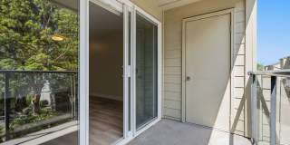 Mercer Island Condo with Reserved Parking & In-Unit Laundry! Mercer Island Condo with Reserved Parking & In-Unit Laundry! Gallery 6