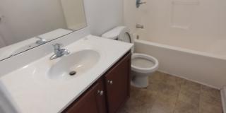 Room in 4 Bedroom Home at Genlee Dr Gallery 30