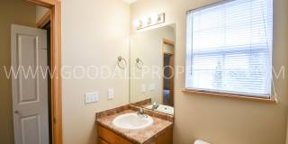2-Bedroom, 2.5-Bath Urbandale Townhome with 2-Car Garage & Deck Gallery 21
