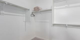 21283 W EDGEMONT Avenue Gallery 26