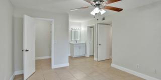 Fully Renovated Corner 2/1 Unit Gallery 28