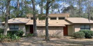 2/1 Conveniently located off Miccosukee Road inside Capital Circle Gallery 1