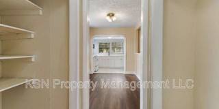 1921 Reynolds Street Gallery 28