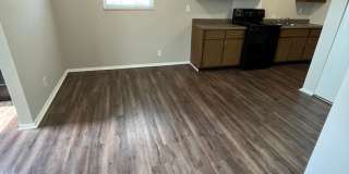 Updated One Bedroom Bungalow - Washer/Dryer Included! Gallery 3