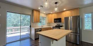 Spacious 2-Story 3-Bedroom Home in Crestline! Gallery 9