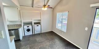Spacious 2-Bedroom, 2-Bathroom Alamitos Beach Retreat Gallery 5