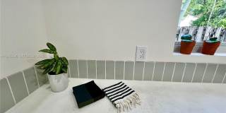 1623 Johnson St Gallery 7