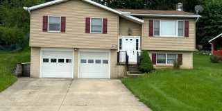 Three Bedroom House in Boalsburg Available for Mid-July Gallery 1