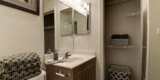 Henley at Kingstowne Gallery 13