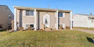 Updated 4 bed 2 bath home in Heritage Gallery 1