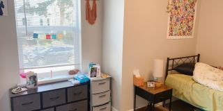 Spacious 3 & 4 Bedroom Apartments Near WWU + Downtown Gallery 42