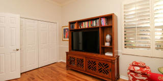 ** THE VINEYARDS SEASONAL ** 2 BED PLUS A DEN\2 BATH 2ND FLOOR COACH HOME READY FOR YOU ** VACATION READY HOME ** Gallery 33