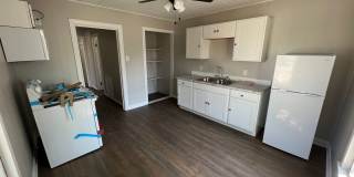 Duplex *upstairs* Leasing Special Available* Gallery 12