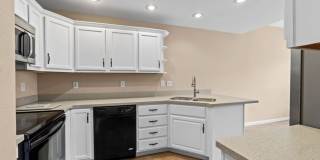 Spacious Duplex in Cape Gallery 7