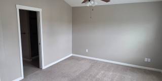 Spacious 3 Bedroom, 2.5 Bathroom Home in Prime Location Gallery 7