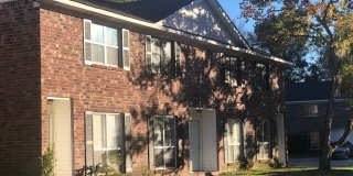 Townhouse unit in trendy Summerville Gallery 1