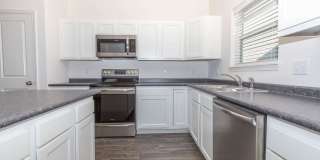 Avalon Bluffs Gallery 103